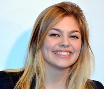 La chanteuse louane