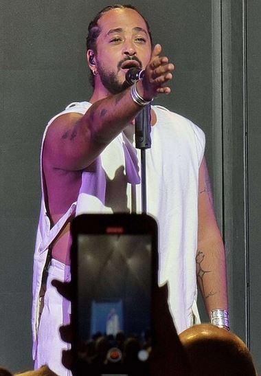 Le chanteur Slimane